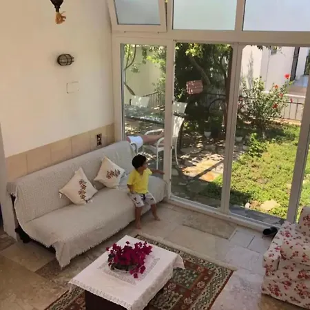 Feriehus Kizilburun'da Manzarali, Bahceli 3+1 Bodrum