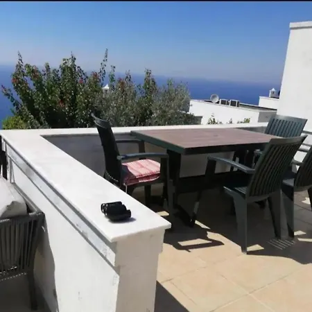 Kizilburun'da Manzarali, Bahceli 3+1 Holiday home