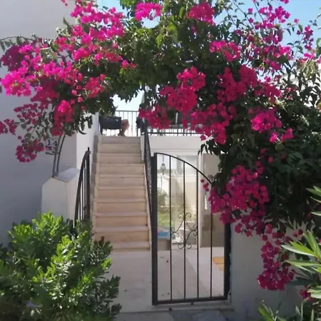 Kizilburun'da Manzarali, Bahceli 3+1 Holiday home